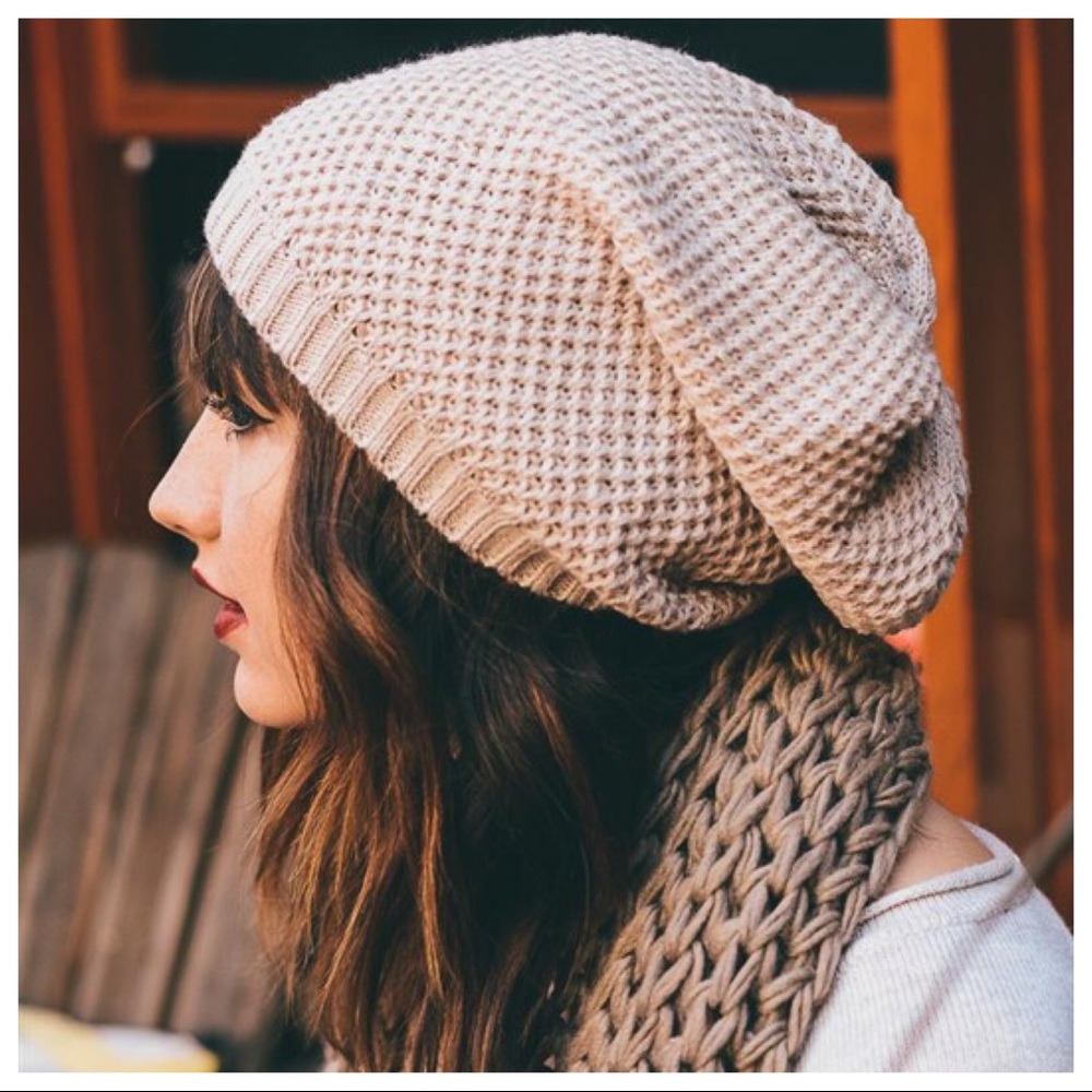 ✨RESTOCKED✨Oatmeal Waffle Knit Slouch Beanie - Picture 1 of 2